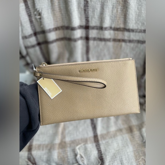 NWT Micheal Kors Jet Charm Wristlet - Camel - Picture 1 of 10
